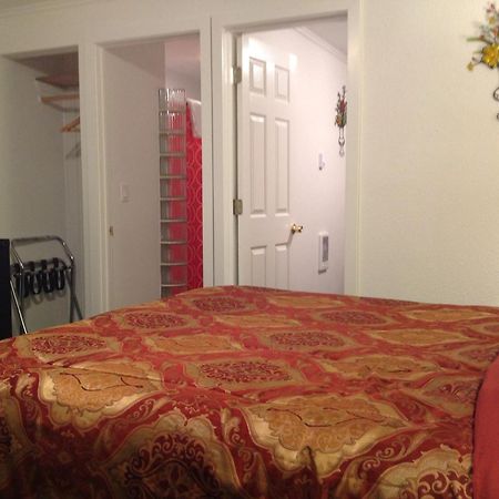 Holiday Motel Бенд Екстериор снимка