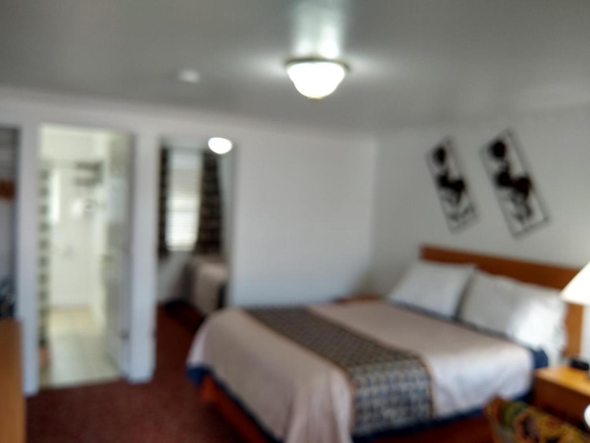 Holiday Motel Бенд Екстериор снимка