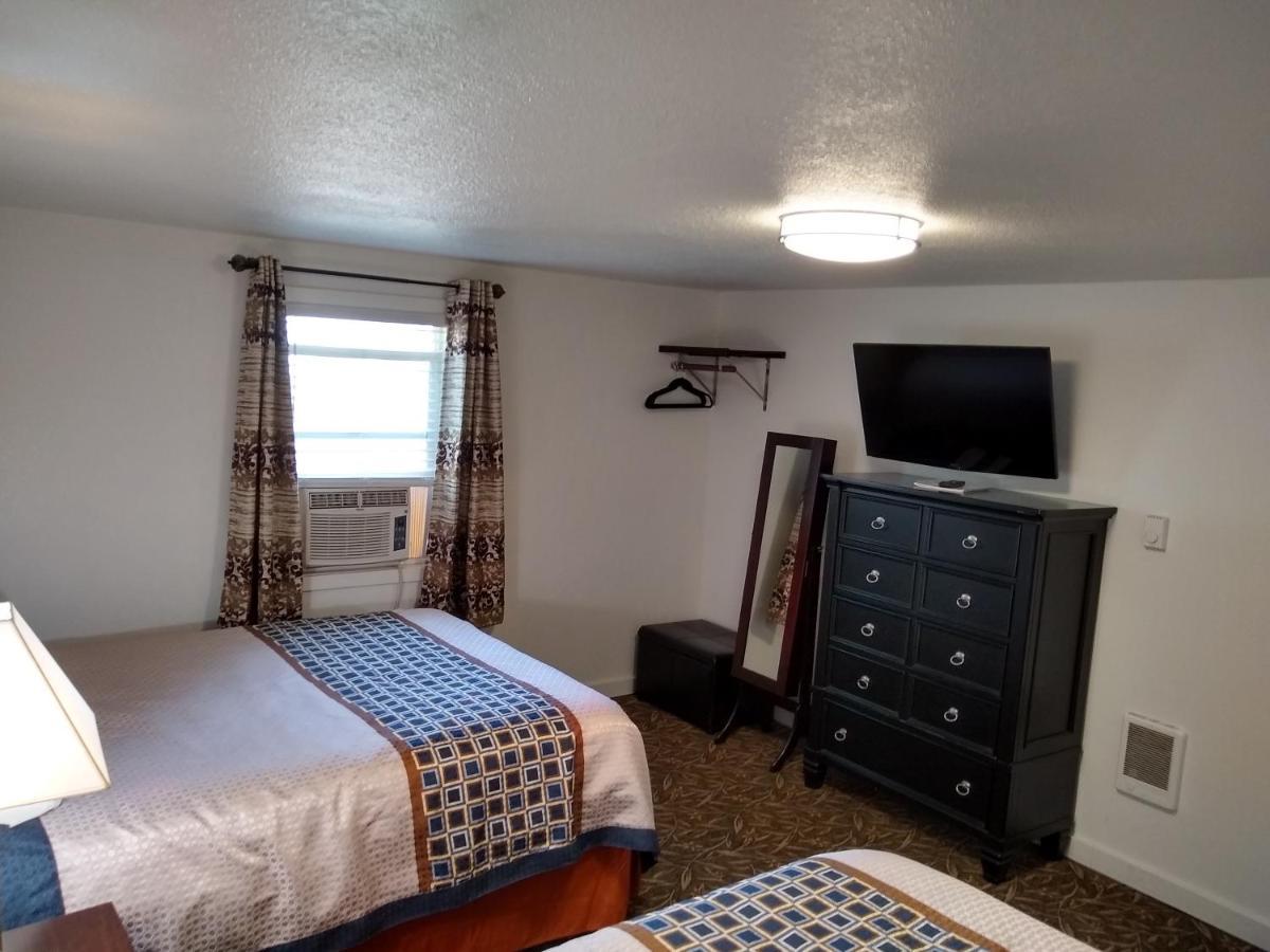 Holiday Motel Бенд Екстериор снимка