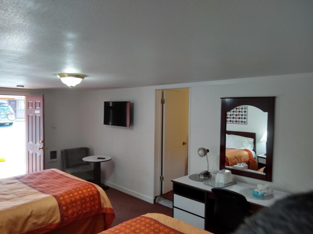 Holiday Motel Бенд Екстериор снимка