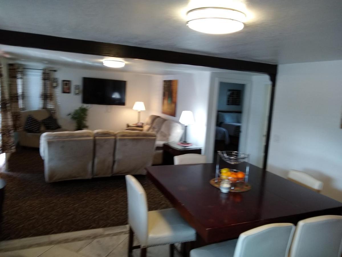 Holiday Motel Бенд Екстериор снимка