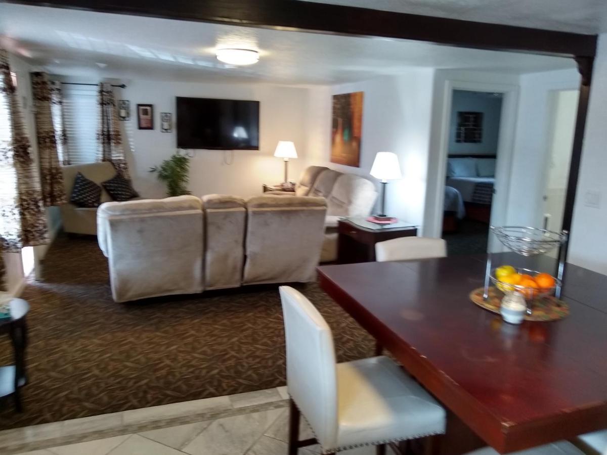 Holiday Motel Бенд Екстериор снимка