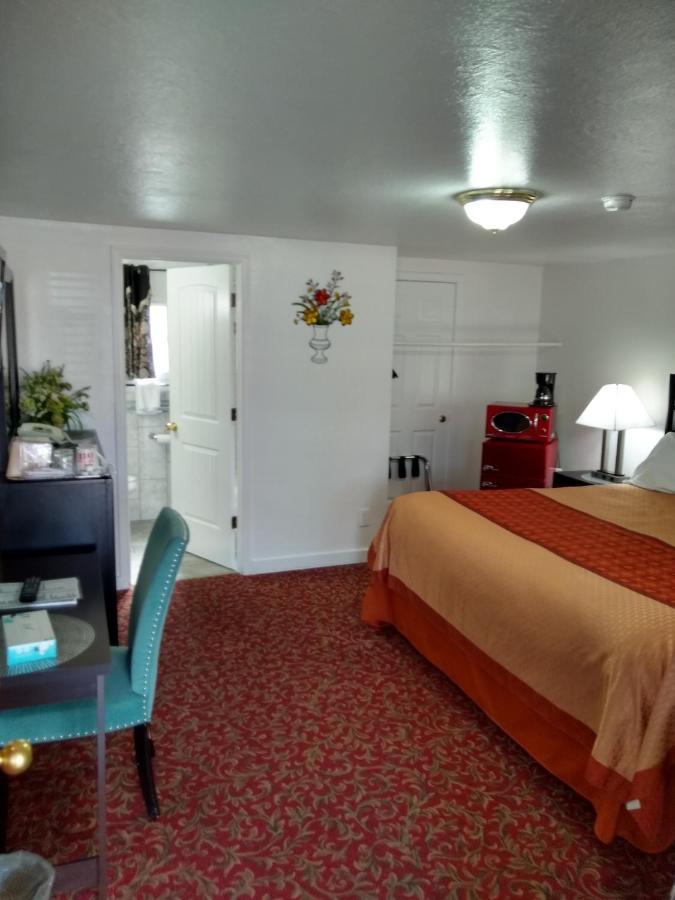Holiday Motel Бенд Екстериор снимка