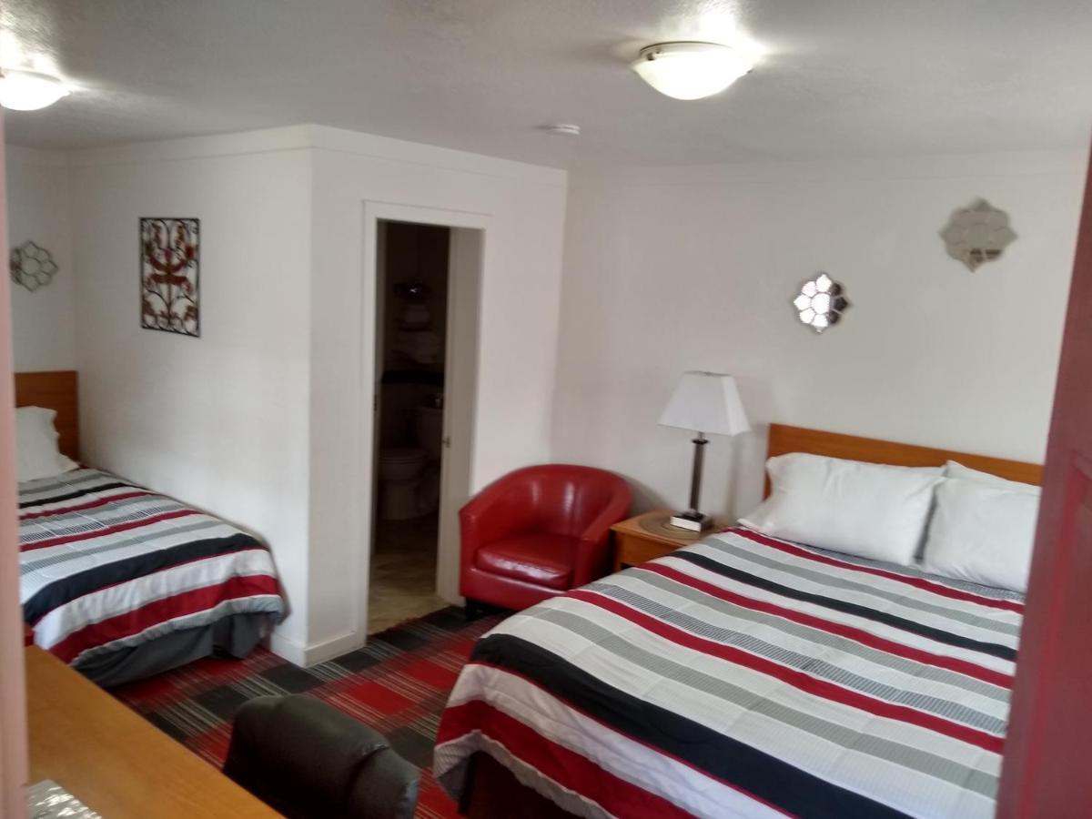Holiday Motel Бенд Екстериор снимка