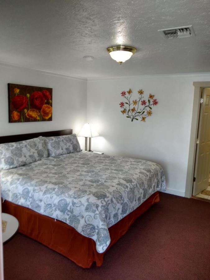 Holiday Motel Бенд Екстериор снимка