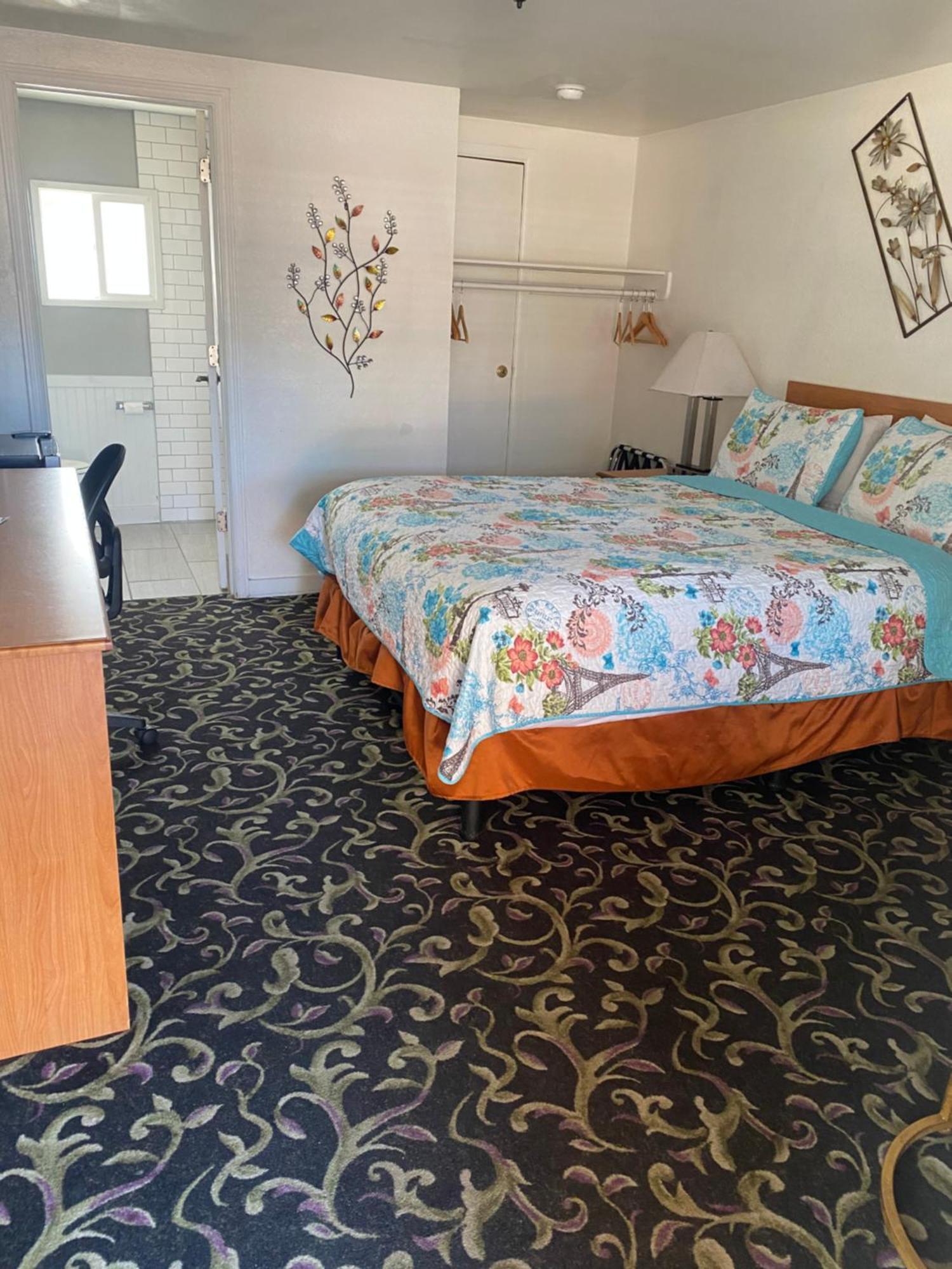 Holiday Motel Бенд Екстериор снимка