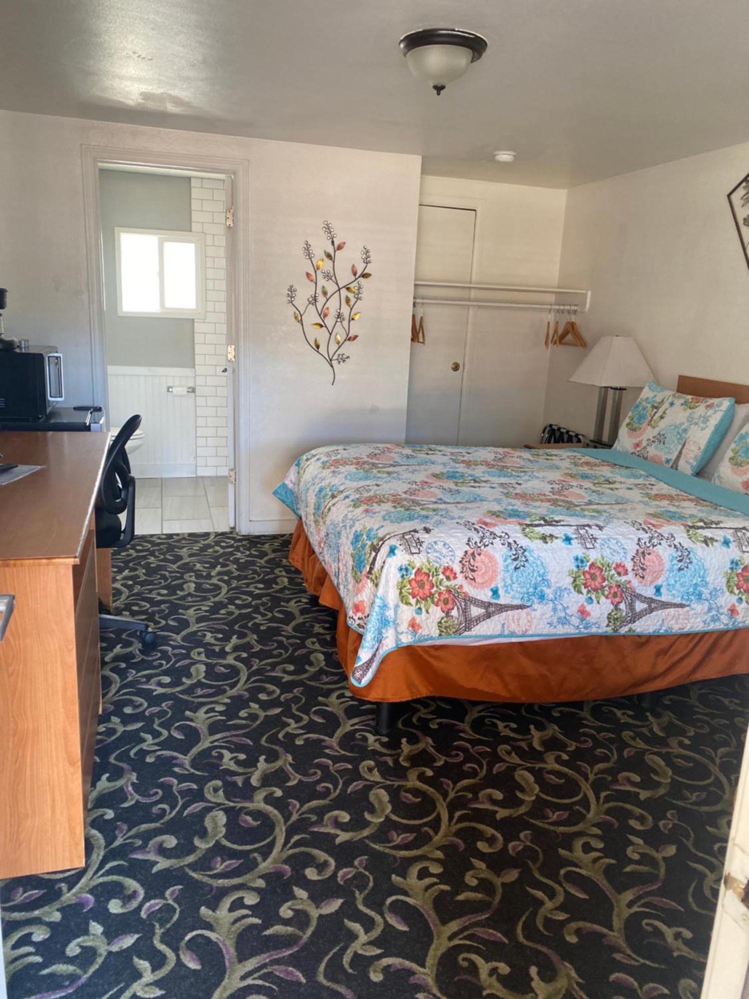 Holiday Motel Бенд Екстериор снимка
