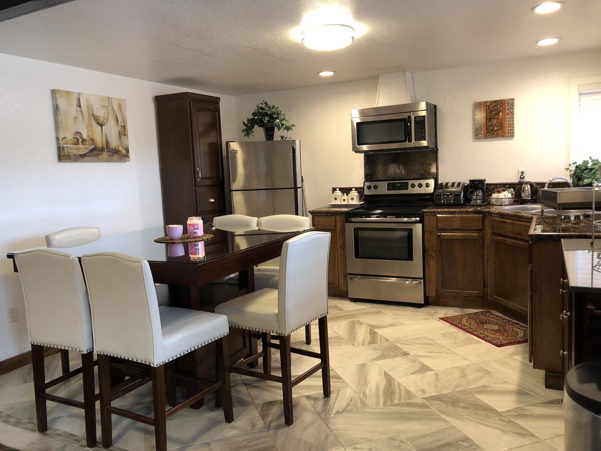 Holiday Motel Бенд Екстериор снимка