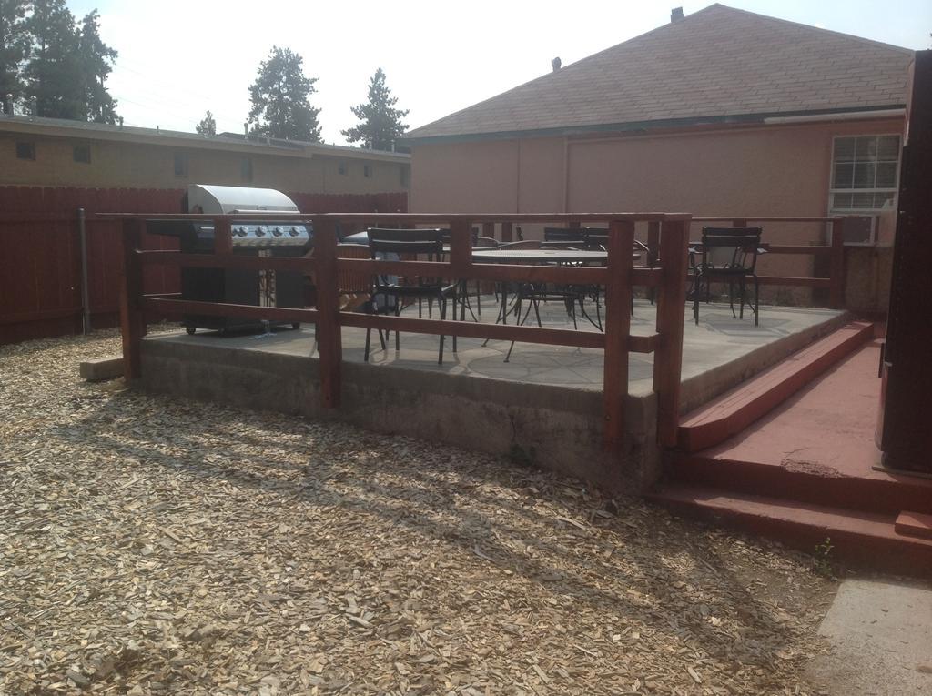 Holiday Motel Бенд Екстериор снимка